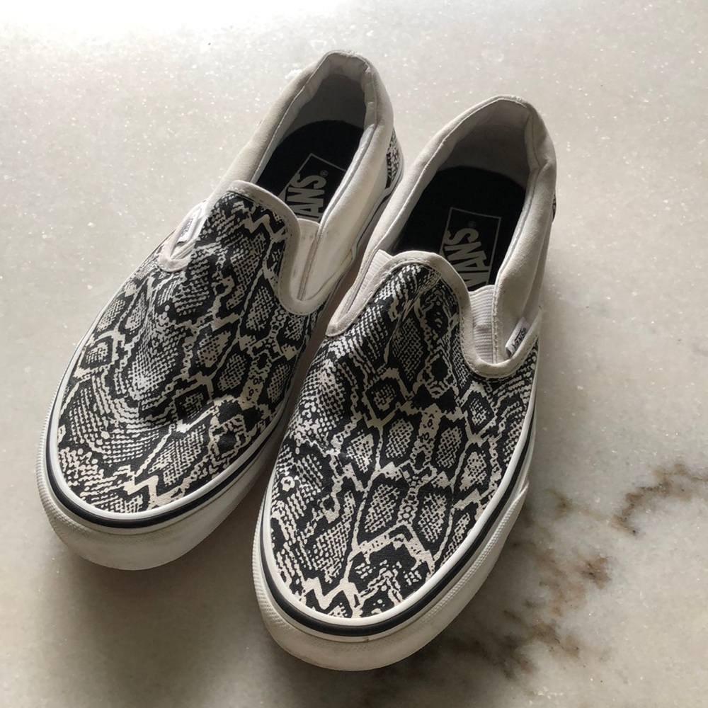 Vans - Snake printed slip-ons